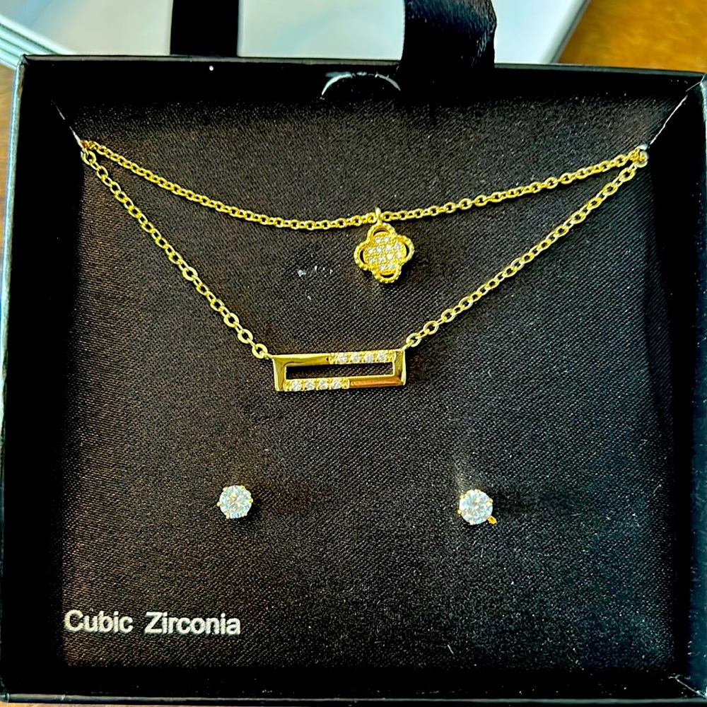 NEW CBC Brand layering necklaces and earrings set 😍